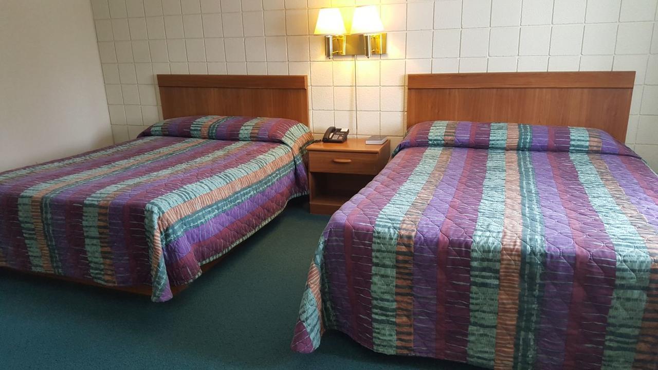 Oakridge Motel Newaygo Bagian luar foto