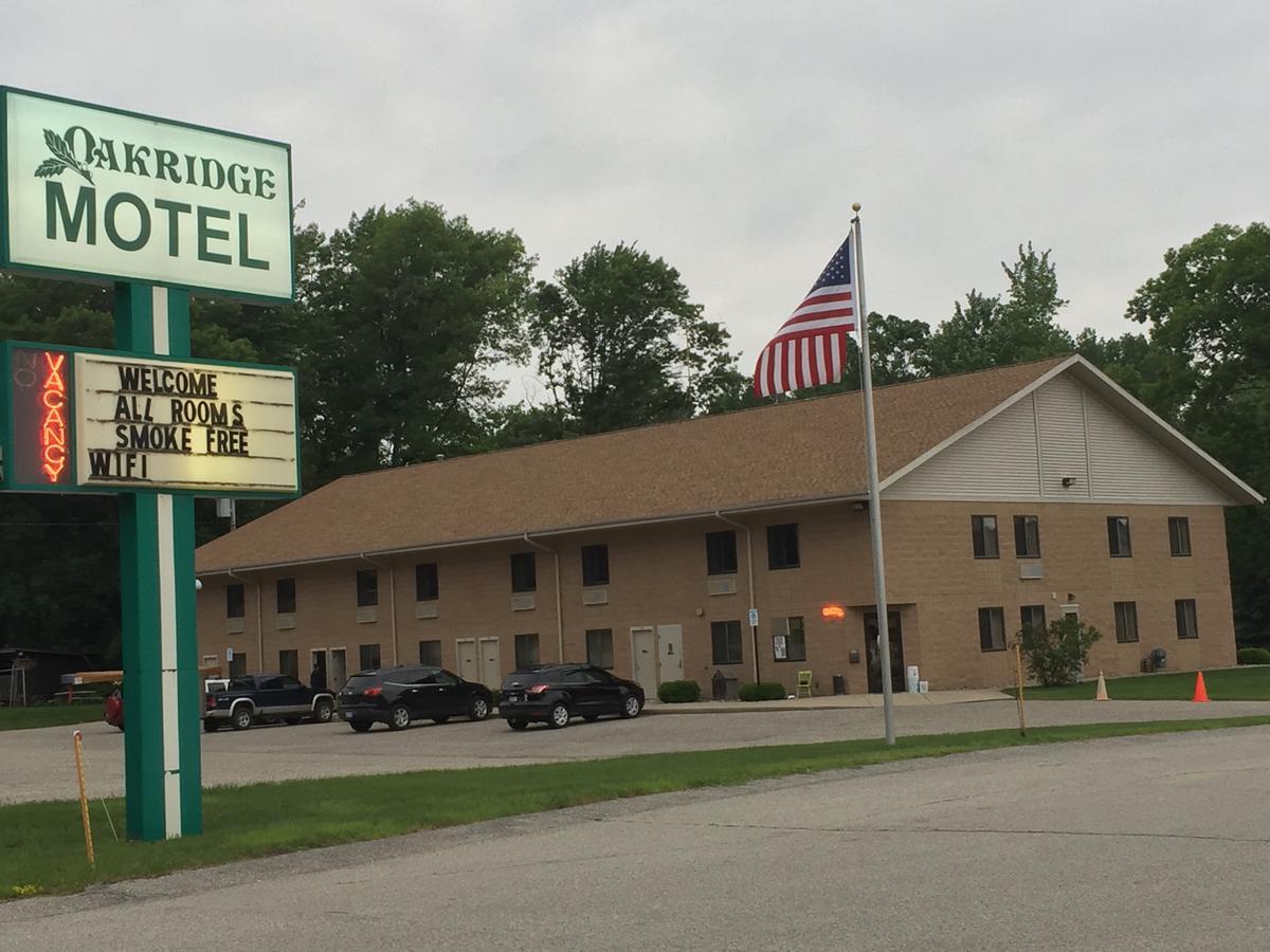 Oakridge Motel Newaygo Bagian luar foto